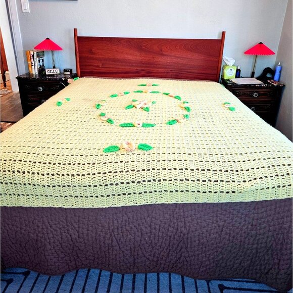 Vintage Crochet Yellow Floral Blanket Topper 70 x 80 Handmade Afghan & Flowers - Picture 1 of 13
